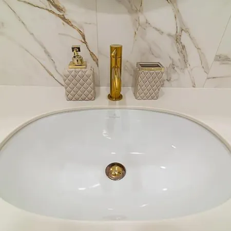 Stylish With Balcony By Urban Rent Apartman *