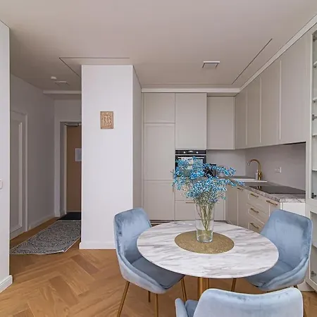 Stylish With Balcony By Urban Rent Apartamento Vilnius