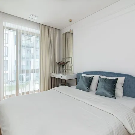 Apartman Stylish With Balcony By Urban Rent