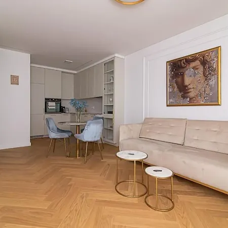 Stylish With Balcony By Urban Rent * Wilna