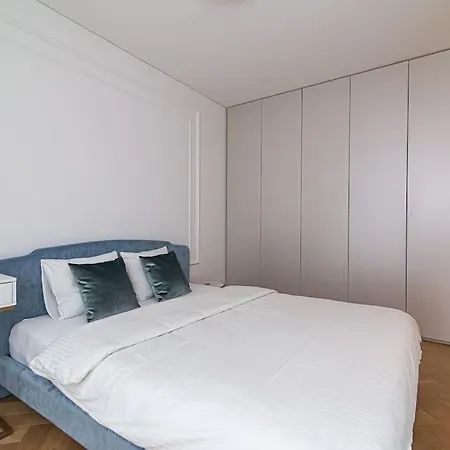 Stylish With Balcony By Urban Rent Vilnius