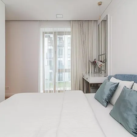Stylish With Balcony By Urban Rent *