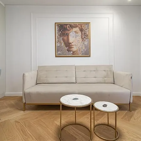 Stylish With Balcony By Urban Rent Apartment *
