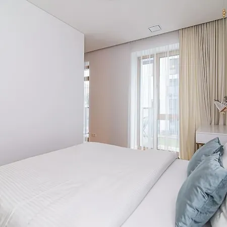 Apartment Stylish With Balcony By Urban Rent Vilnius